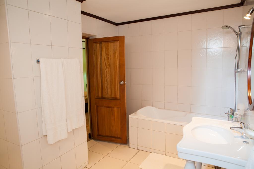 רוהנגרי Gorillas Volcanoes Hotel חדר תמונה