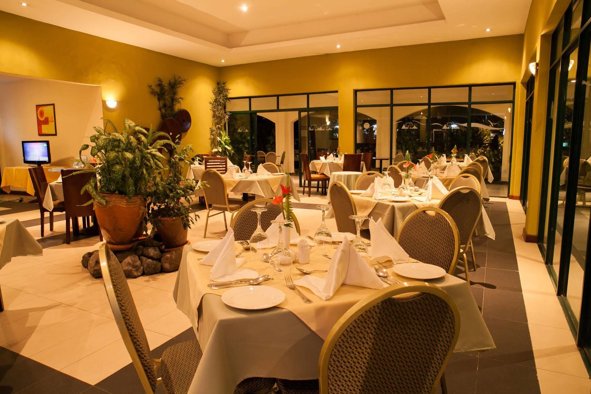 רוהנגרי Gorillas Volcanoes Hotel מראה חיצוני תמונה
