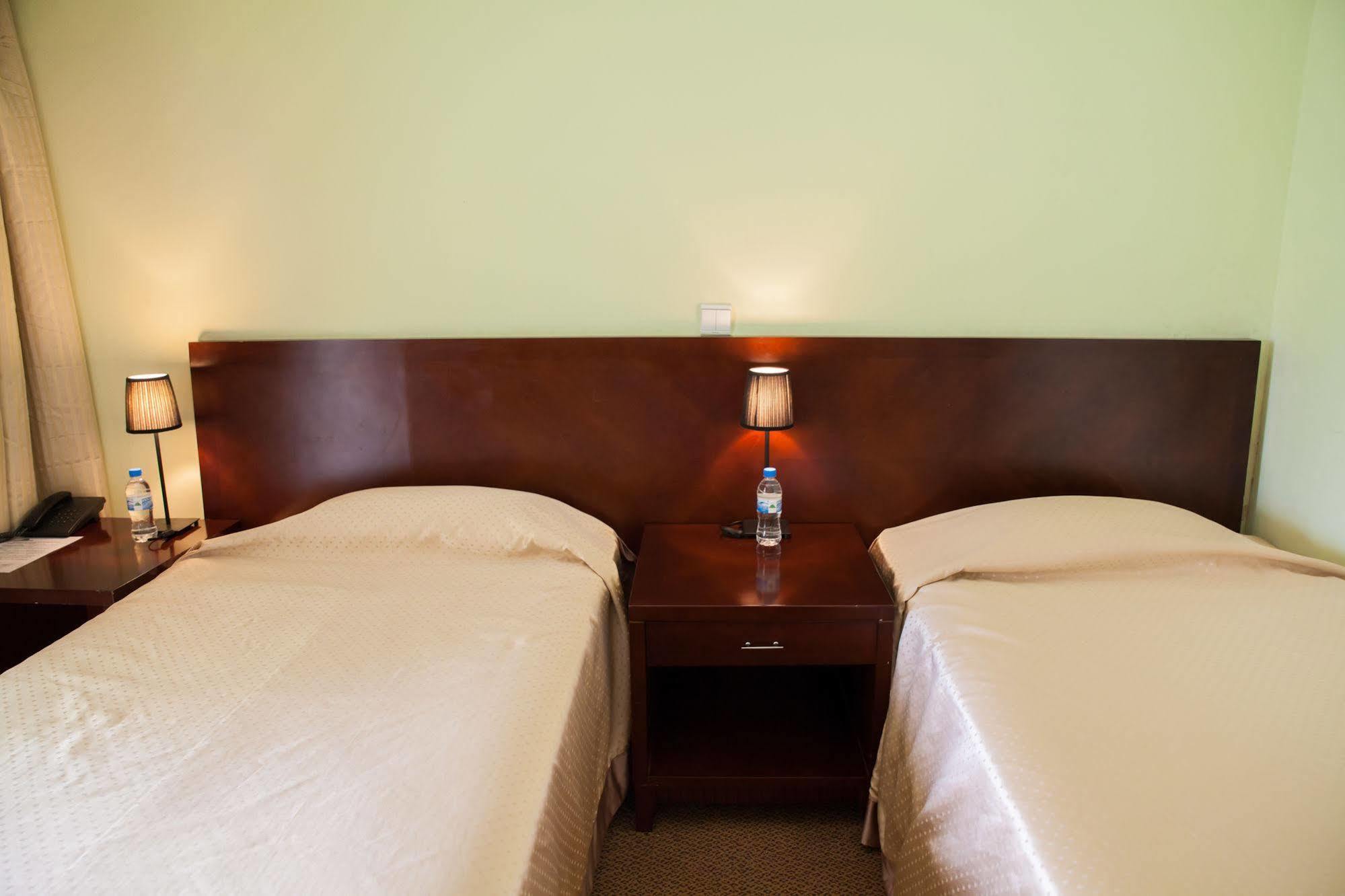 רוהנגרי Gorillas Volcanoes Hotel מראה חיצוני תמונה